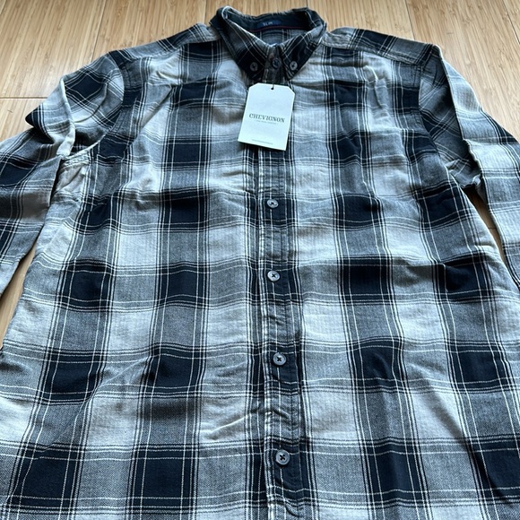 Chevignon slim fit button down size L - Picture 3 of 4